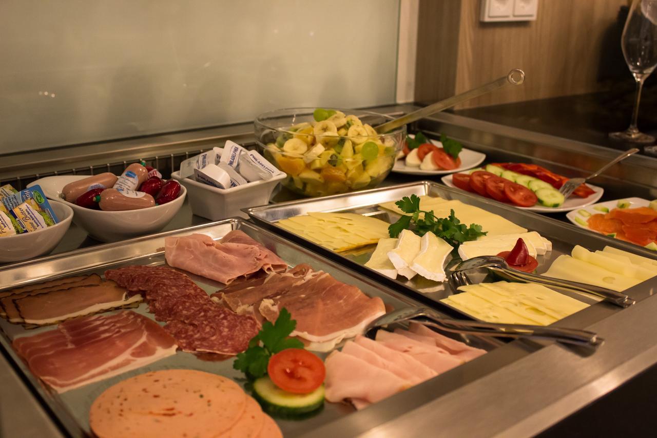 Hotel7Continents Neutraubling Εξωτερικό φωτογραφία